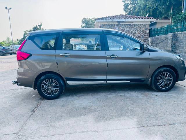 https://images10.gaadi.com/usedcar_image/3631580/original/img2896701__used_car_2896701_1697804298.jpg?imwidth=6402