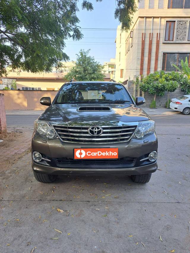 https://images10.gaadi.com/usedcar_image/3631864/original/processed_img2896835__used_car_2896835_1697817291.jpg?imwidth=6402
