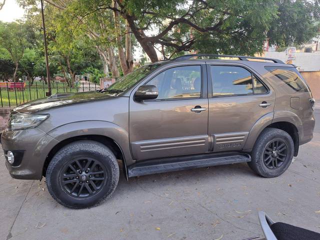 https://images10.gaadi.com/usedcar_image/3631864/original/processed_img2896835__used_car_2896835_1697817302.jpg?imwidth=6401