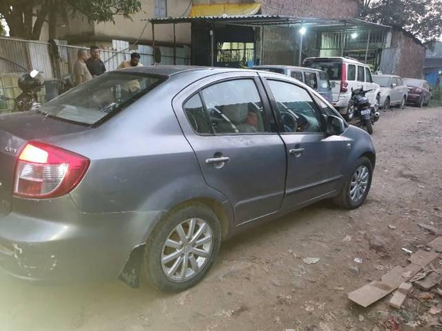 https://images10.gaadi.com/usedcar_image/3632201/original/processed_badbb87e-cd69-4c92-b87f-a8d289beb7d7.jpg?imwidth=6401