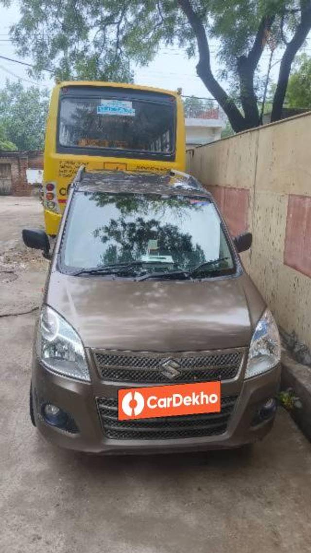 https://images10.gaadi.com/usedcar_image/3632310/original/processed_8dfc7691-9248-4616-aad1-dfe69d1b1e69.jpg?imwidth=6400
