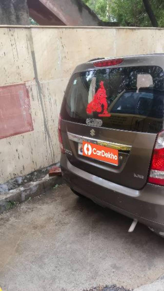 https://images10.gaadi.com/usedcar_image/3632310/original/processed_c3e5e13f-ae30-4ec7-b046-72af7e7972b2.jpg?imwidth=6401