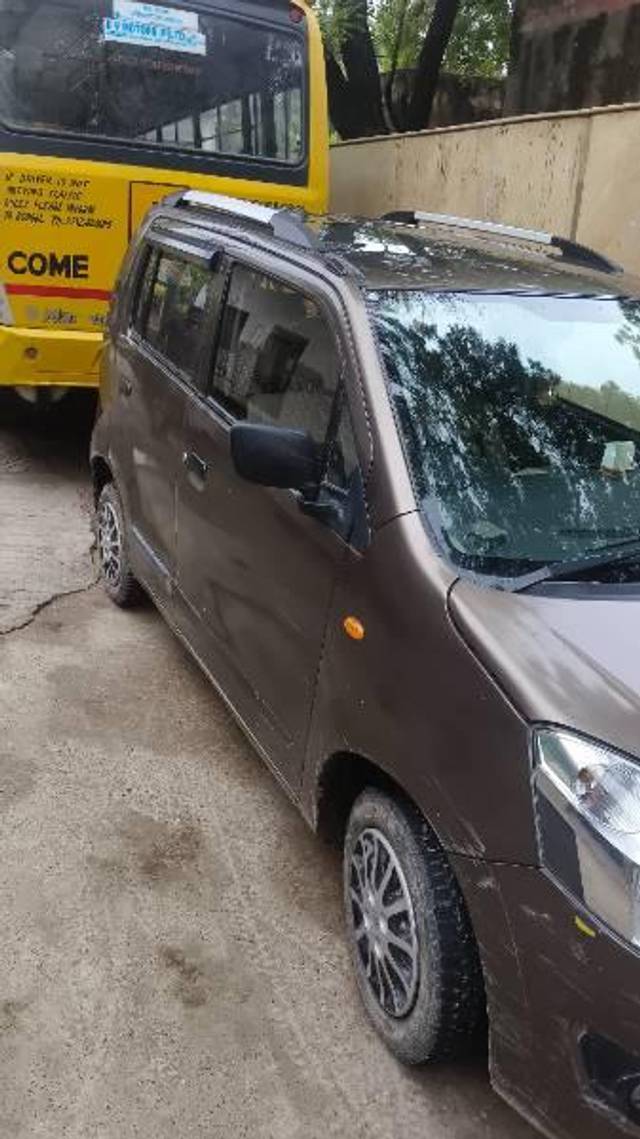 https://images10.gaadi.com/usedcar_image/3632310/original/processed_fe8f129a-cbd7-4bf8-aa84-947182aaf66e.jpg?imwidth=6402