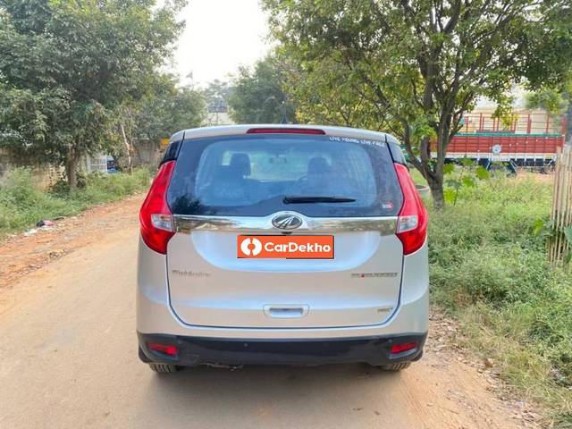 https://images10.gaadi.com/usedcar_image/3632317/original/processed_a152a80a-8a65-472b-a376-fb4ed1f509af.jpg?imwidth=6402