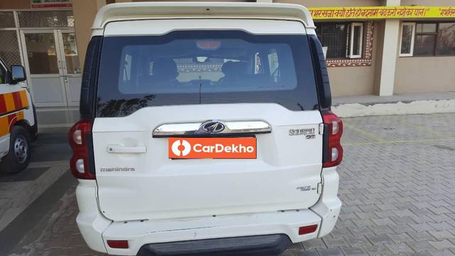 https://images10.gaadi.com/usedcar_image/3632353/original/processed_34a66bd9-7df9-4530-b2b0-3df1d0412349.jpeg?imwidth=6401