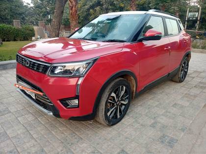 Mahindra XUV300 W8 Option Dual Tone BSIV Mahindra XUV300 W8 Option Dual Tone BSIV