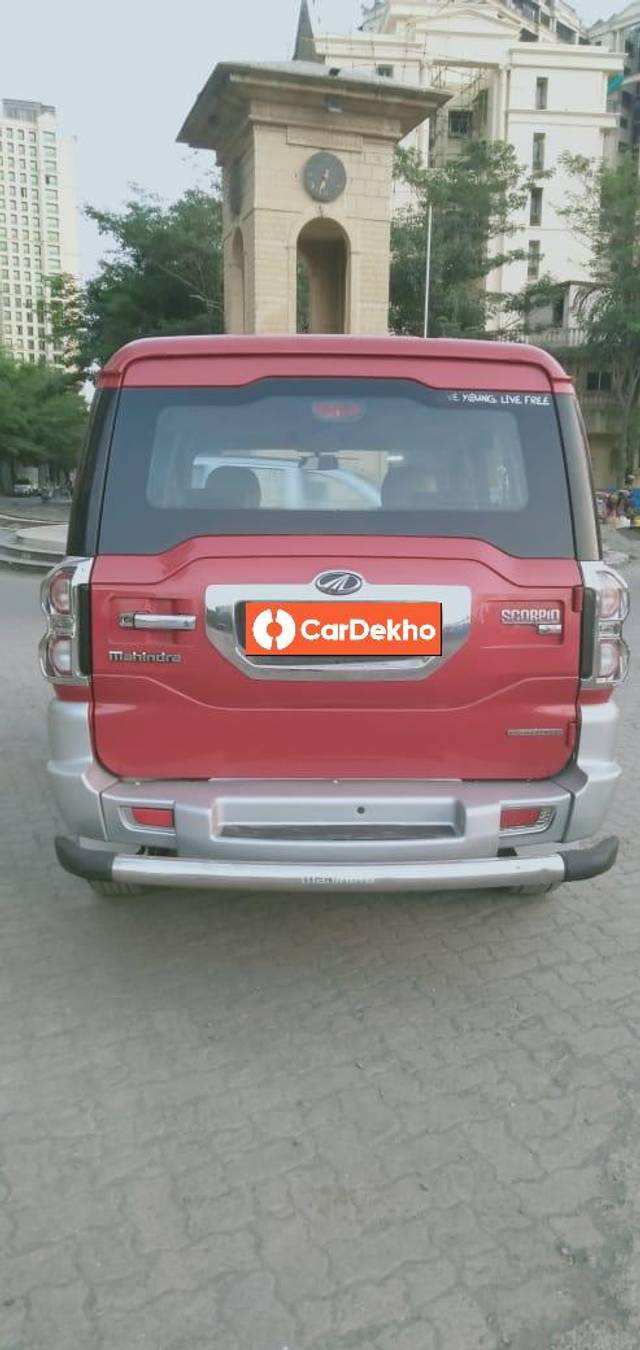 https://images10.gaadi.com/usedcar_image/3632499/original/processed_img2897114__used_car_2897114_1697867723.jpg?imwidth=6402