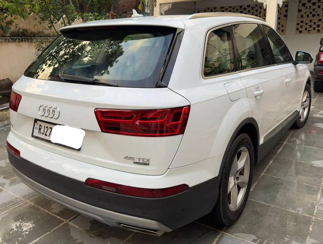 https://images10.gaadi.com/usedcar_image/3632513/original/processed_img2897124__used_car_2897124_1697868017.jpg?imwidth=6402