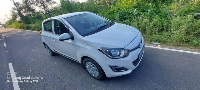 https://images10.gaadi.com/usedcar_image/3632571/original/processed_21f8bbb2-e740-4baa-ae5b-49f0c998c294.jpg?imwidth=6400