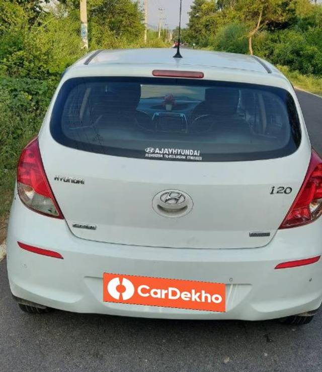 https://images10.gaadi.com/usedcar_image/3632571/original/processed_6947b6ba-7339-4418-bf9d-43d8a2afae5b.jpg?imwidth=6401