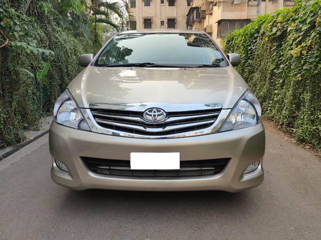 https://images10.gaadi.com/usedcar_image/3632684/original/processed_img2897244__usedcar_whatsappimage2023_12_01at44337pm_1__2897244_1701515314.jpeg?imwidth=6400