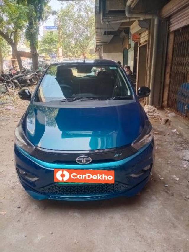 https://images10.gaadi.com/usedcar_image/3632688/original/processed_32d43e5a-f911-476f-8497-1895a5feef72.jpg?imwidth=6402