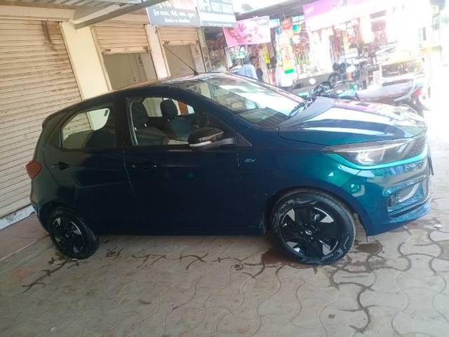 https://images10.gaadi.com/usedcar_image/3632688/original/processed_6ae4d6f2-4a4d-46c1-a5b4-4b4a861e561d.jpg?imwidth=6401