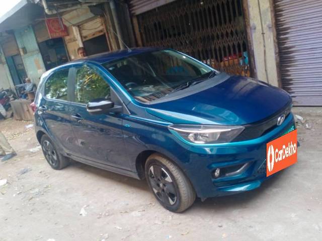 https://images10.gaadi.com/usedcar_image/3632688/original/processed_a3cd8bf7-de94-4875-97c7-8a7985fe2fc1.jpg?imwidth=6400