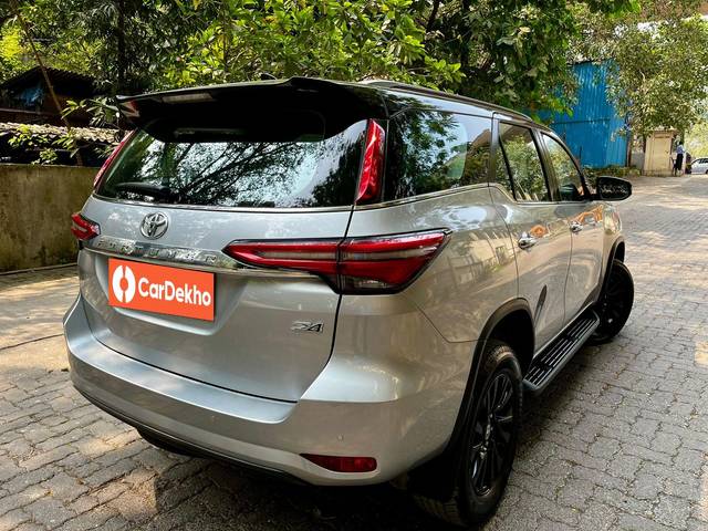 https://images10.gaadi.com/usedcar_image/3632770/original/processed_img2897306__used_car_2897306_1697875145.jpg?imwidth=6402