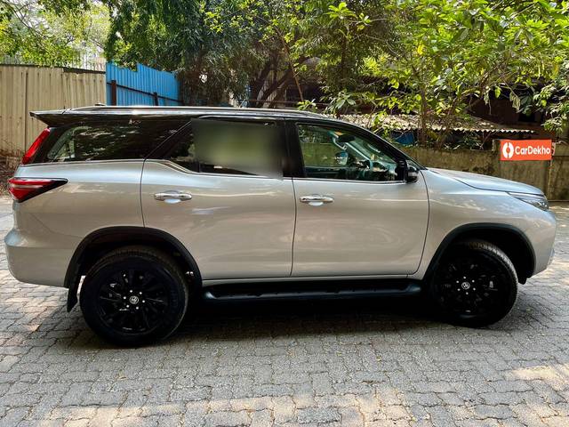 https://images10.gaadi.com/usedcar_image/3632770/original/processed_img2897306__used_car_2897306_1697875147.jpg?imwidth=6401