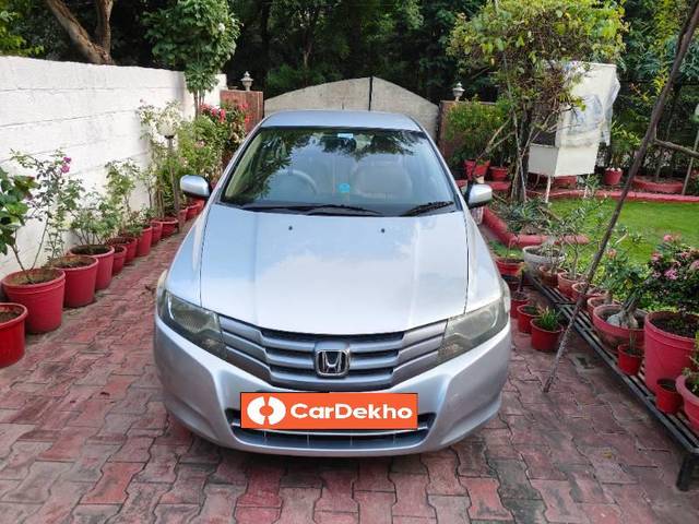 https://images10.gaadi.com/usedcar_image/3632882/original/processed_5ea59dca-a3e7-4e69-8dc5-600556e6b3d1.jpg?imwidth=6400