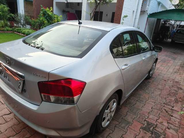 https://images10.gaadi.com/usedcar_image/3632882/original/processed_d6aa97d5-0d67-4afc-bc71-458da57c5bea.jpg?imwidth=6402