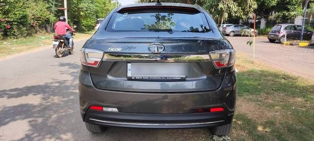 https://images10.gaadi.com/usedcar_image/3632988/original/14__VCC_1804588_96_1697273948.jpg?imwidth=6402
