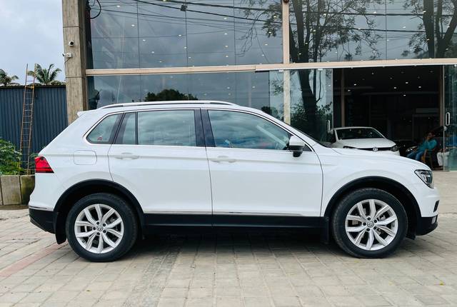https://images10.gaadi.com/usedcar_image/3633069/original/img2897487__used_car_2897487_1697882531.jpg?imwidth=6401