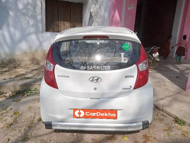 https://images10.gaadi.com/usedcar_image/3633412/original/processed_2a8460d5-c13f-43ff-b2dd-b55f79807933.jpg?imwidth=6402
