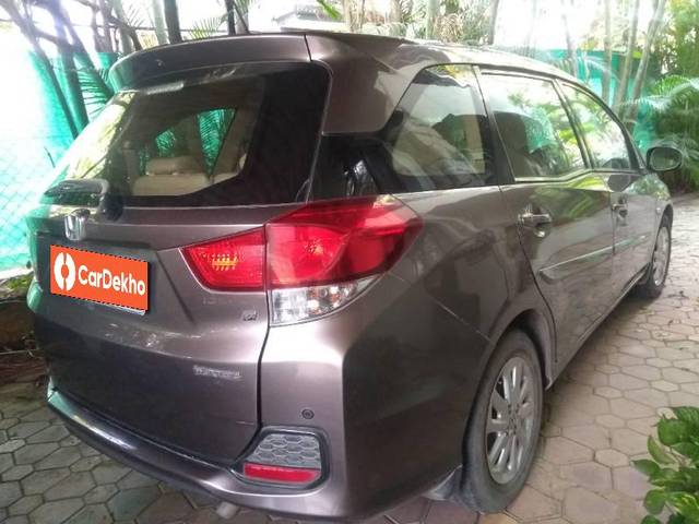 https://images10.gaadi.com/usedcar_image/3633423/original/processed_144dad79-ab12-4613-bbdb-2bd19accb8ce.jpg?imwidth=6401