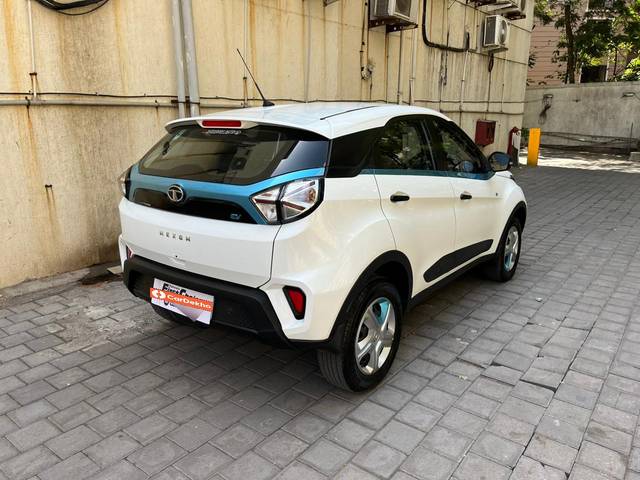 https://images10.gaadi.com/usedcar_image/3633573/original/processed_img2897795__used_car_2897795_1697899315.jpg?imwidth=6401