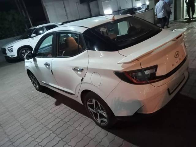 https://images10.gaadi.com/usedcar_image/3633580/original/processed_08a17307-1955-4af7-b10d-060558570834.jpg?imwidth=6402