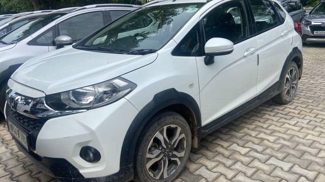 https://images10.gaadi.com/usedcar_image/3633732/original/processed_2c61b7f0-9d65-4712-97d4-cb163b1a858a.jpeg?imwidth=6400