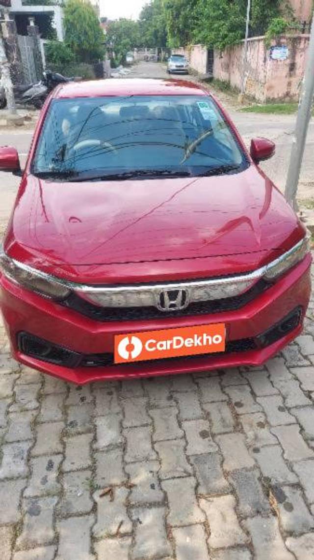 https://images10.gaadi.com/usedcar_image/3633823/original/processed_64425962-58c1-48ff-99c3-0a4f5b77f86a.jpg?imwidth=6400