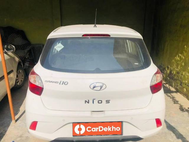 https://images10.gaadi.com/usedcar_image/3633829/original/processed_891a554d-6519-4b14-a9fb-9f64eae55a17.jpg?imwidth=6401