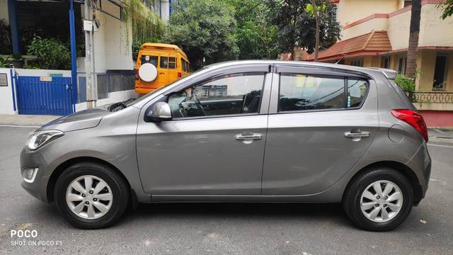 https://images10.gaadi.com/usedcar_image/3633994/original/processed_img2897854__usedcar_img_20231022_wa0030_35681697948283_1697948317.jpg?imwidth=6402