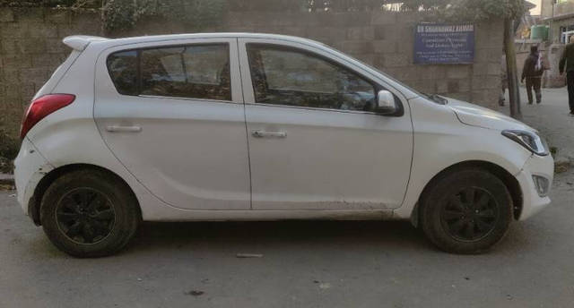 https://images10.gaadi.com/usedcar_image/3634014/original/processed_77c701a6-de4e-40f8-94c2-aa68f0849ccd.png?imwidth=6401
