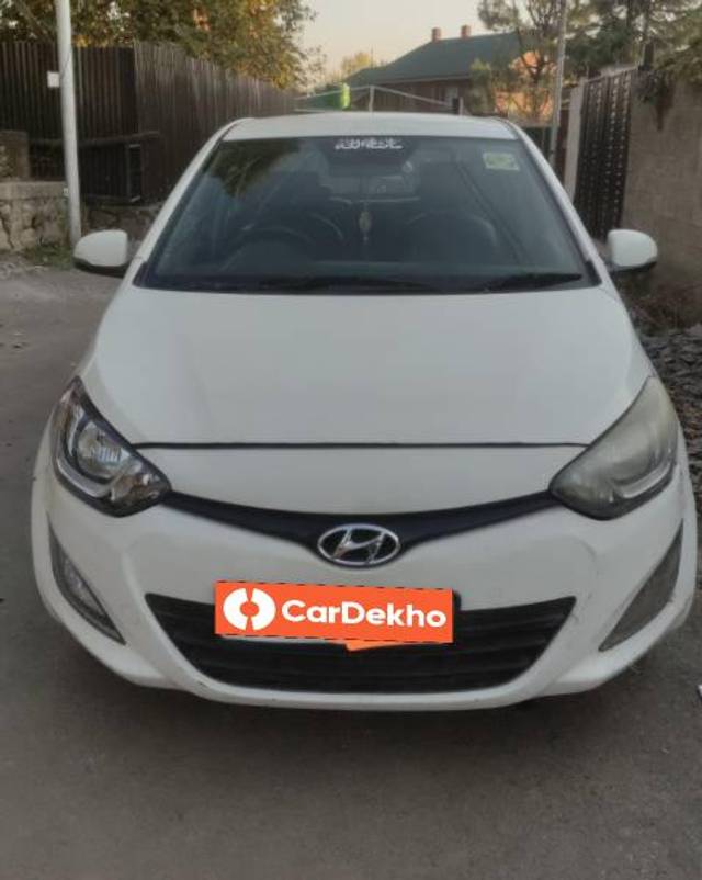 https://images10.gaadi.com/usedcar_image/3634014/original/processed_b5baee48-470b-4487-9af0-56888d99bb07.jpg?imwidth=6400