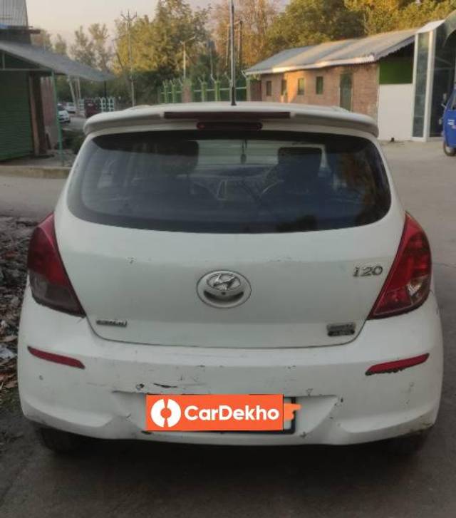 https://images10.gaadi.com/usedcar_image/3634014/original/processed_ee4bef76-deff-42b2-9020-74c9da9e8809.jpg?imwidth=6402