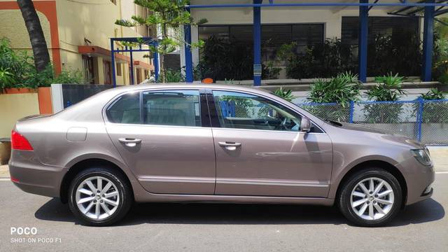https://images10.gaadi.com/usedcar_image/3634022/original/processed_img2897862__usedcar_img_20231022_wa0133_35681697950222_1697950257.jpg?imwidth=6401