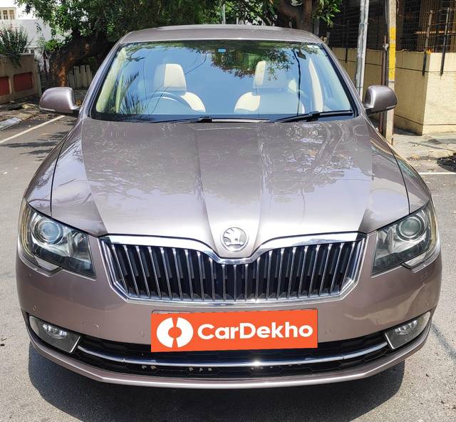 https://images10.gaadi.com/usedcar_image/3634022/original/processed_img2897862__usedcar_img_20231022_wa0138_35681697950222_1697950257.jpg?imwidth=6400