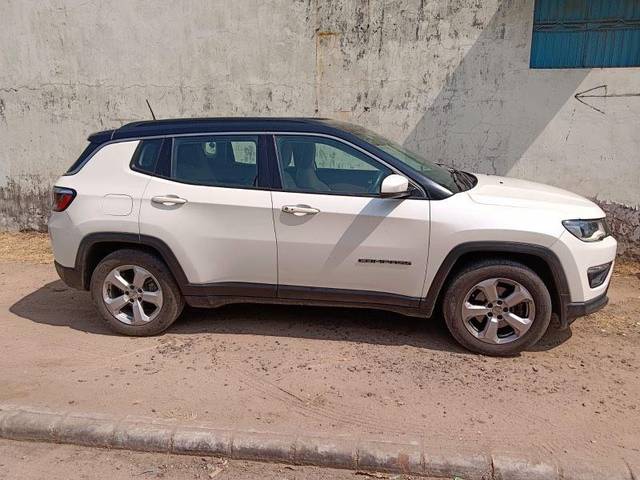 https://images10.gaadi.com/usedcar_image/3634210/original/processed_d0d18a99-5bc0-487c-b67c-e2baa99d9b60.jpeg?imwidth=6401