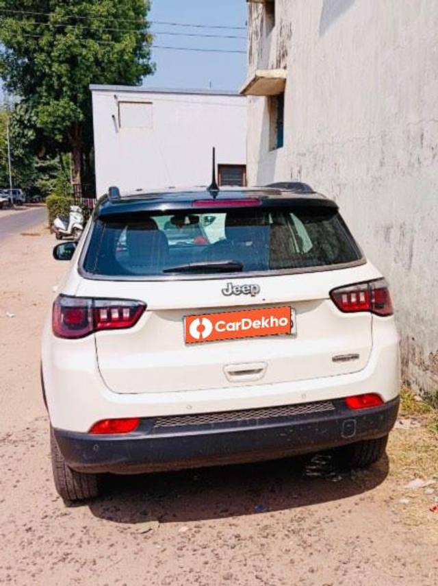 https://images10.gaadi.com/usedcar_image/3634210/original/processed_ed9bb59f-bbbb-428b-927e-0a3df2bccf85.jpeg?imwidth=6402