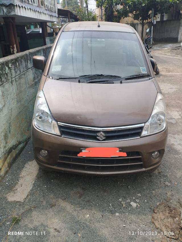 https://images10.gaadi.com/usedcar_image/3634240/original/processed_img2897957__used_car_2897957_1697958902.jpg?imwidth=6400