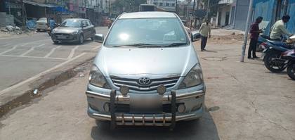Toyota Innova 2.5 VX 8 STR BSIV Toyota Innova 2.5 VX 8 STR BSIV