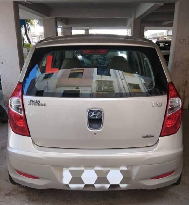 https://images10.gaadi.com/usedcar_image/3634411/original/processed_0bc08b7f-bb93-44af-91f2-1063cb18d9d4.jpg?imwidth=6402