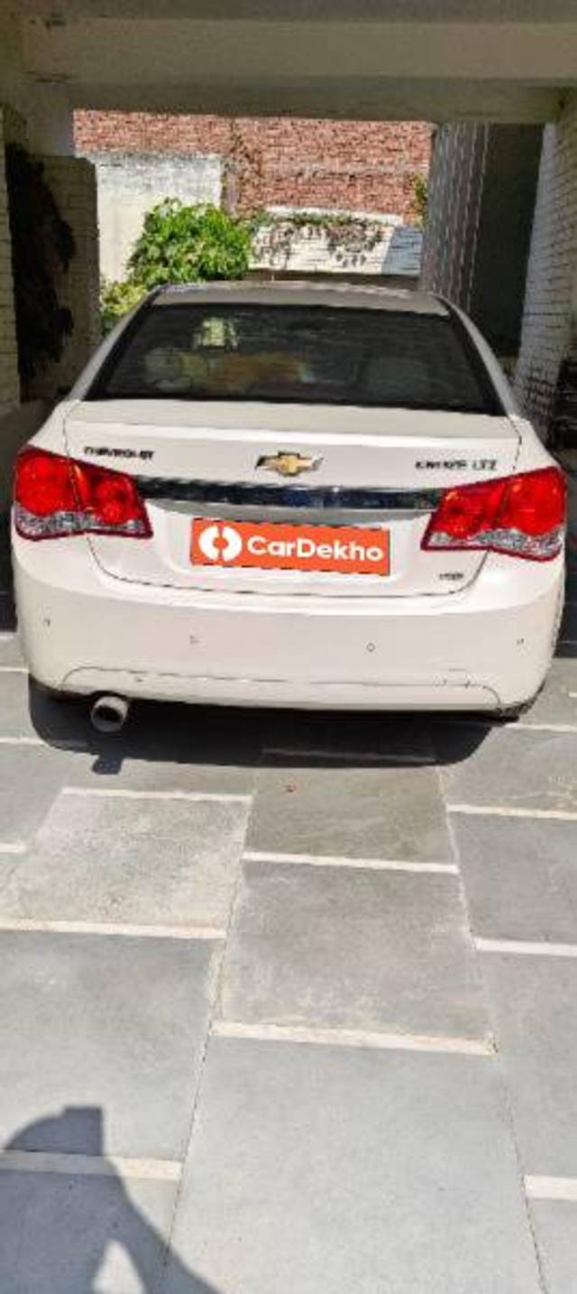 https://images10.gaadi.com/usedcar_image/3634461/original/processed_2279c901-f1c1-42f1-8849-9a4be3f1482b.jpg?imwidth=6401