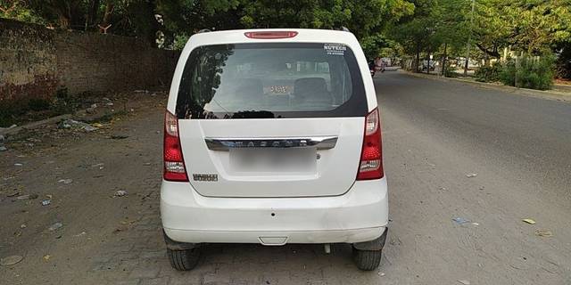https://images10.gaadi.com/usedcar_image/3634709/original/15__VCC_1805248_96_1697368114.jpg?imwidth=6402