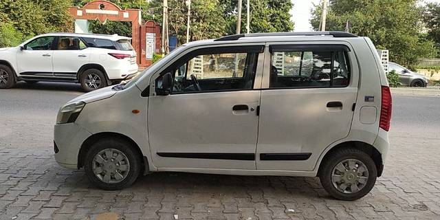 https://images10.gaadi.com/usedcar_image/3634709/original/15__VCC_IMG_1697366676963_1805248_95_1697366893.jpg?imwidth=6401