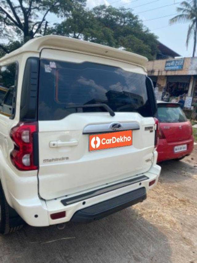 https://images10.gaadi.com/usedcar_image/3634780/original/processed_3e28dbf7-b1b4-431d-bd00-c074419f1667.jpeg?imwidth=6401