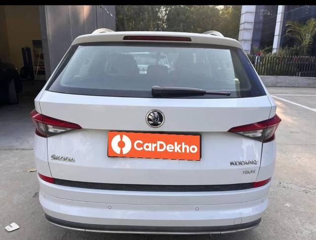 https://images10.gaadi.com/usedcar_image/3634863/original/processed_d34e417d-f514-4145-93d6-d2468459a519.jpg?imwidth=6400