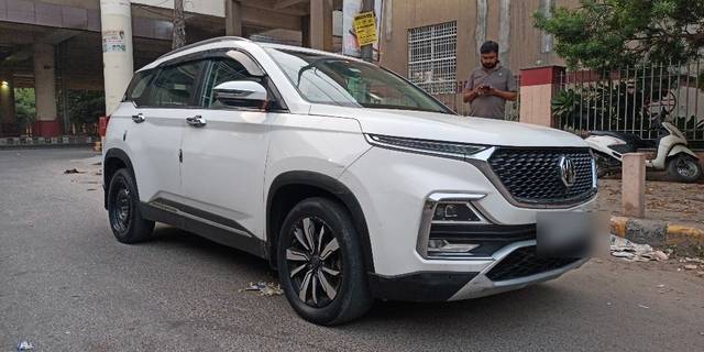https://images10.gaadi.com/usedcar_image/3634885/original/15__VCC_1805305_116_1697375133.jpg?imwidth=6401