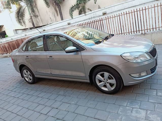 https://images10.gaadi.com/usedcar_image/3634946/original/img2898308__used_car_2898308_1697985097.jpg?imwidth=6401
