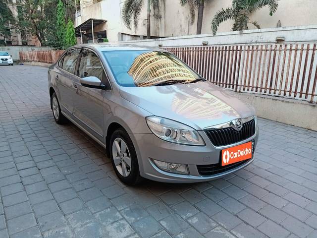 https://images10.gaadi.com/usedcar_image/3634946/original/processed_img2898308__used_car_2898308_1697985094.jpg?imwidth=6400